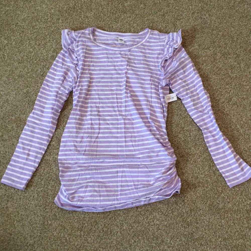 New with tag maternity ruffle long sleeve top. Med